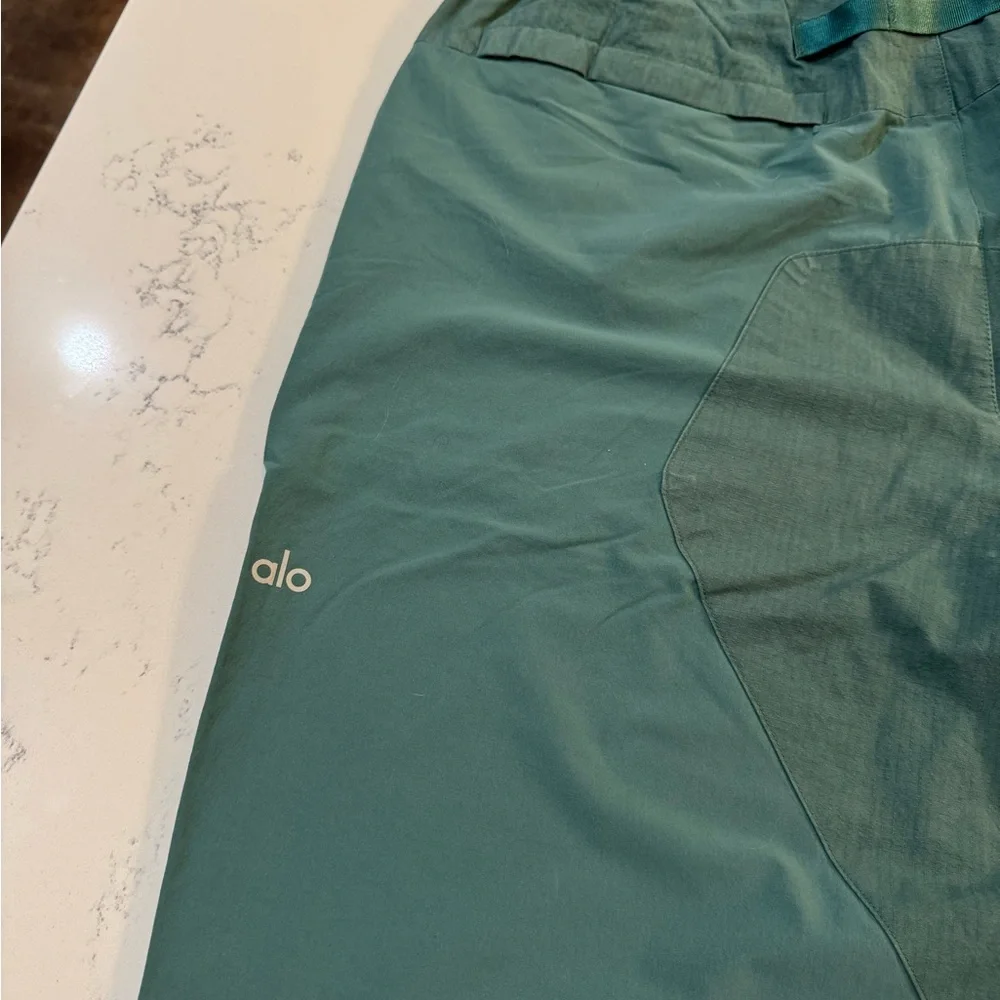 ALO Yoga Men's Teal Joggers - Picture 3 of 3